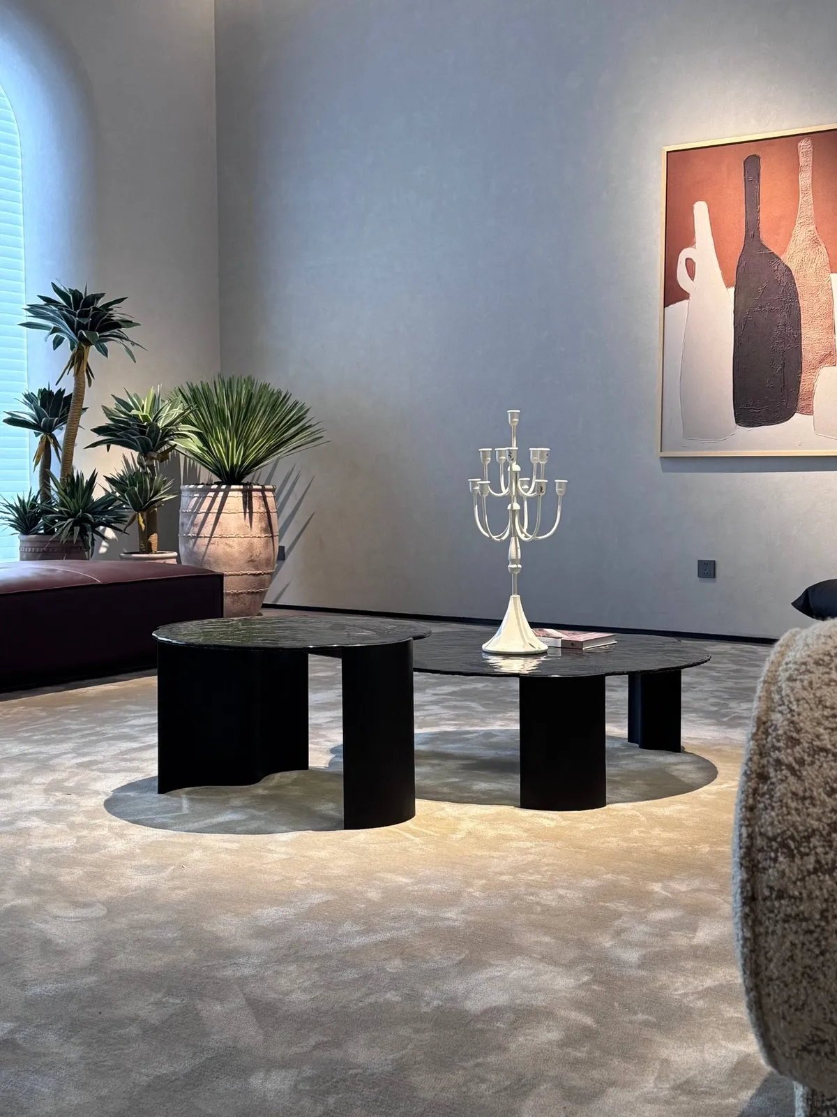 Showroom Tour | Vintage Full-Leather Luca Sofa, an Immersive Play of Arched Light