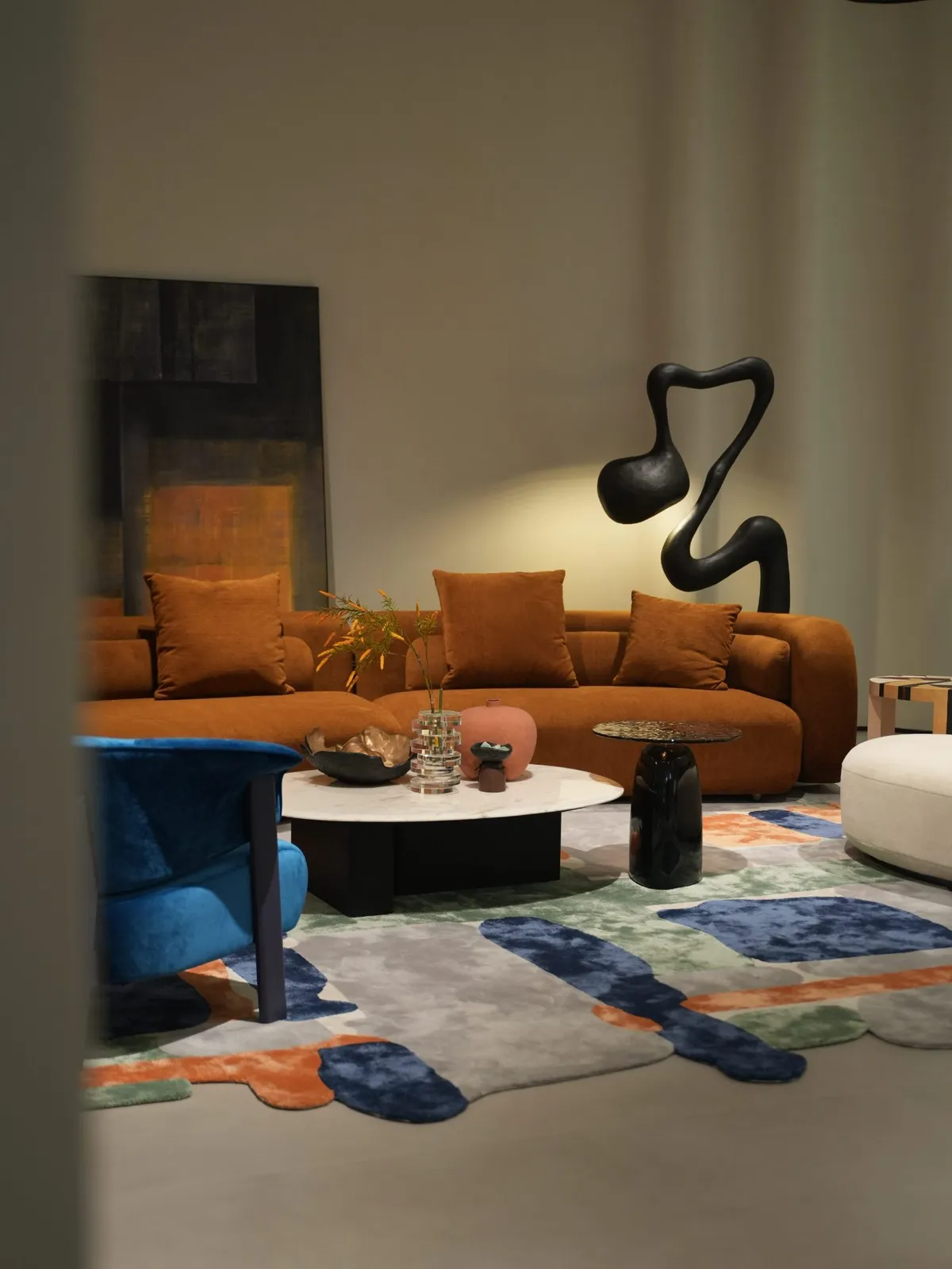 Bezier Sofa | A Retro-Warm Living Room for the Grand Flat